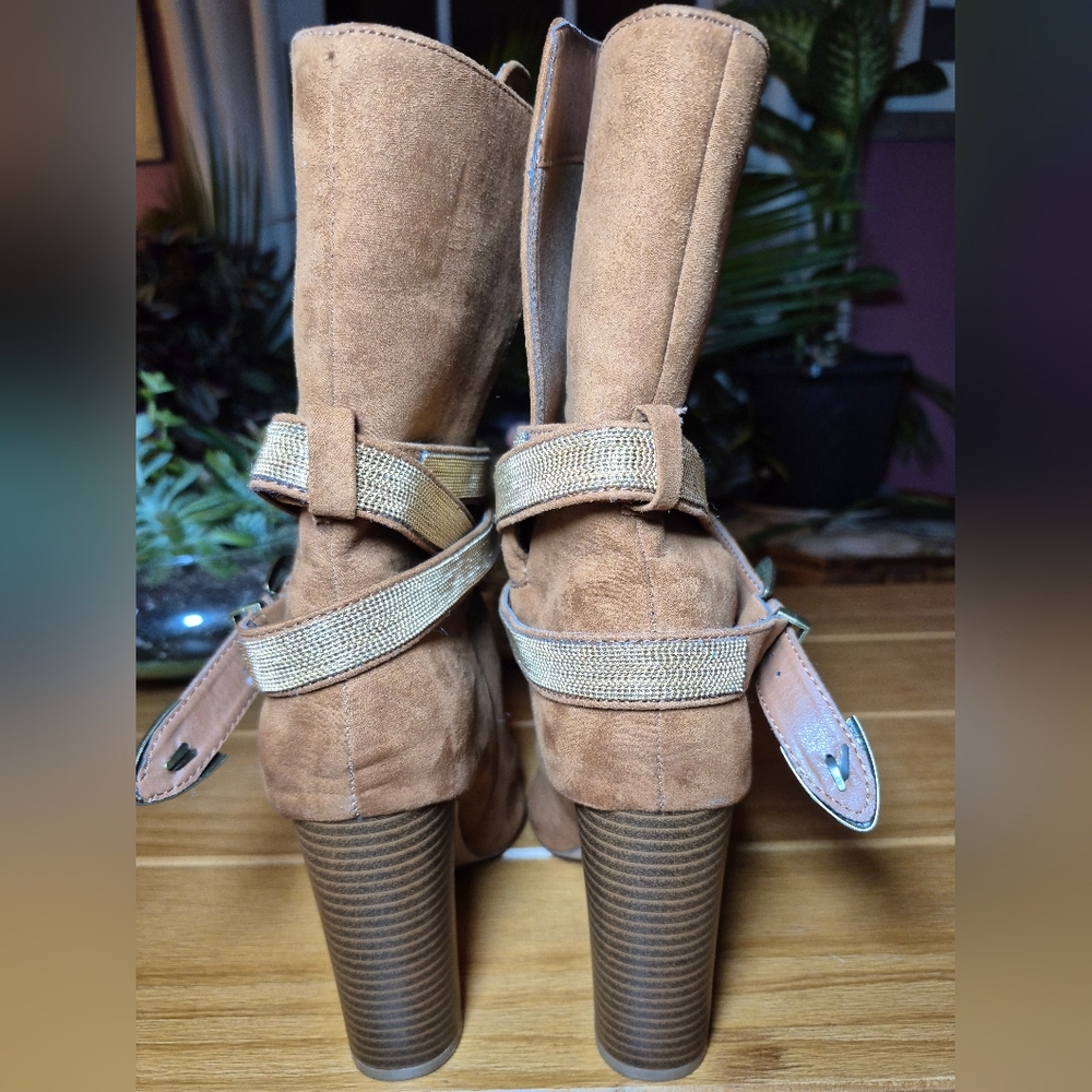 Venus Faux Suede Boots - Size 7.5‎ - Picture 3 of 5